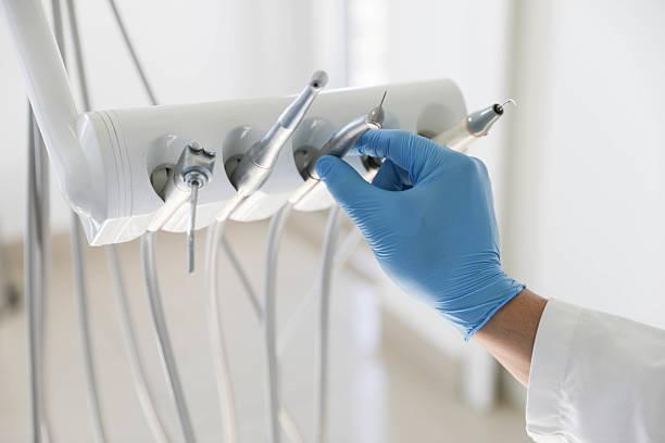 Professional Emergency Dentist technician working in Markham, IL